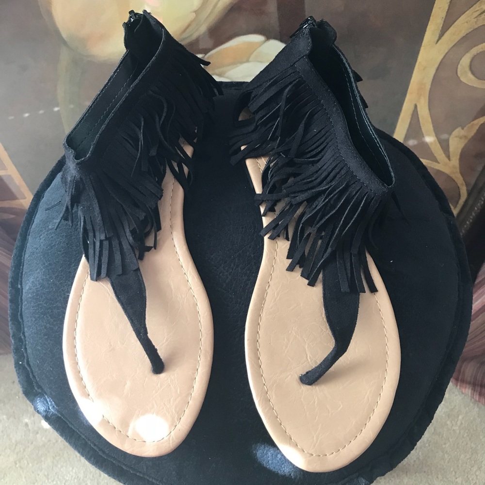🔥🔥BRAND new Fringe Sandals🔥🔥